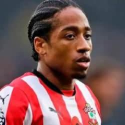 Beşiktaş Kyle Walker-Peters transferinden vazgeçtiğini açıkladı!