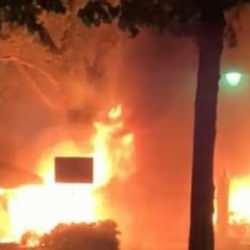 Bursa'da tarihi çay bahçesinde yangın! Alevler bir gecede küle çevirdi