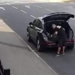 Cami önüne 4 kez fare bırakan kişiye ırkçı nefret suçundan ceza verildi