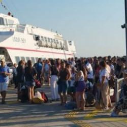 Deniz otobüsünde korkutan anlar: 440 yolcusuyla geri döndü