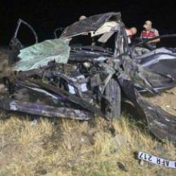 Elazığ’da otomobil yol kenarına devrildi: 2 kişi öldü, 3 kişi yaralandı