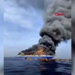 Endonezya'da yolcu gemisinde yangın çıktı: 3 kişi hayatını kaybetti!