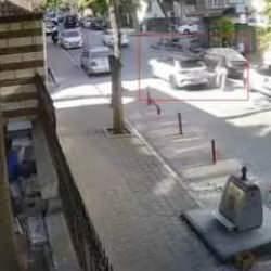 Fatih'te bir sürücü genç kadına dehşeti yaşattı: Ayağının üzerinden aracıyla geçti!