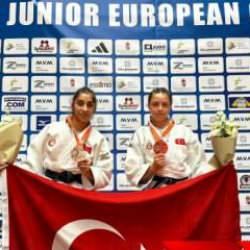 Genç sporcular Avrupa'nın göbeğinde kürsüye çıktı