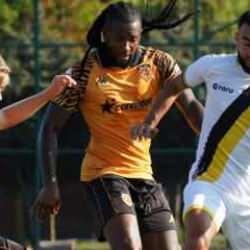 Hull City, 1. Lig ekibini 2 golle geçti