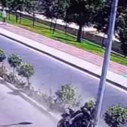 İstanbul'daki tek teker kazası kamerada: Metrelerce havaya u&ccedil;tı