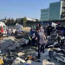 Kocaeli'de iki otomobil ve TIR çarpıştı; 5 ölü, 1 yaralı