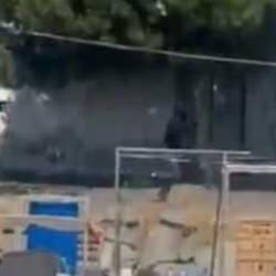 K&uuml;&ccedil;&uuml;k&ccedil;ekmece&rsquo;de balık&ccedil;ı barınağında uzun namlulu silahlarla &ccedil;atışma: 2 yaralı, 3 g&ouml;zaltı