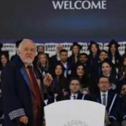 Medipol mezuniyetinde İlber Ortaylı'nın sözleri damga vurdu