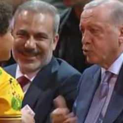 Minik çocuk ile Erdoğan arasında keyifli sohbet: Erdoğan dede sana sarılabilir miyim?