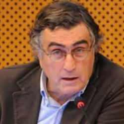 Tatil için Yunanistan’a giden Hasan Cemal hastaneye kaldırıldı