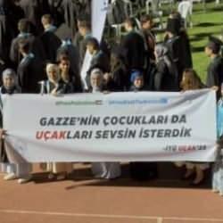 Üniversitelilerden en anlamlı pankart: İTÜ öğrencilerinden Gazze çocuklarına 'uçak' mesajı
