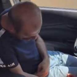 Uyuşturucu etkisindeki taksici direksiyon başında kendisinden geçti