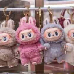 Yeni bağımlılık kapıda! Uzmanlar uyardı: Labubu bebeklerinin tuzağına düşmeyin!