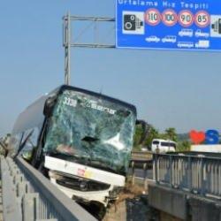 Otobüs faciaya ramak kala durdu!