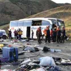 4 kişinin &ouml;ld&uuml;ğ&uuml; kazada otob&uuml;s şof&ouml;r&uuml; g&ouml;zaltında