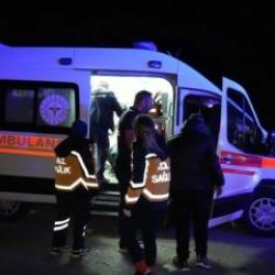 Balıkesir'de otomobil ile motosikletin çarpıştı: 1 kişi öldü, 2 kişi yaralandı