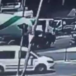 Beton mikserinin çarptığı motosikletin sürücüsü yaralandı, yanındaki annesi öldü