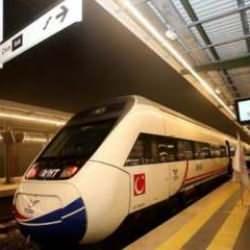 Bilecik'teki yangın nedeniyle Ankara ve İstanbul YHT seferlerinde gecikme yaşanıyor