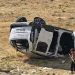 Bingöl'de hafif ticari araç şarampole yuvarlandı: 1 ölü, 6 yaralı