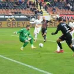 Büyük umutlarla gelen Azerbaycanlı futbolcu Türkiye’de tutunamadı