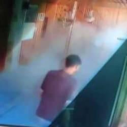 Cami içinde sebepsiz yere yangın tüpü sıktılar! 