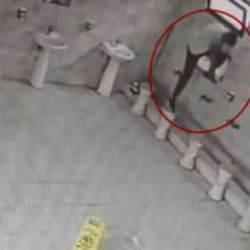 Camide çirkin hadise! Musluklarını tekme ata ata kırdı, sonrada çaldı