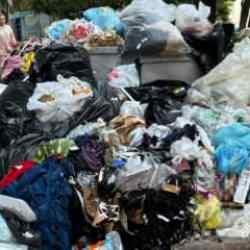 Grev olmasa bile İzmir aynı İzmir! Sokaklar çöp yığını oldu!