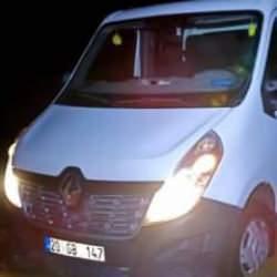 Kars'ta heyelan! Ekipler mahsur kalan 11 ara&ccedil; i&ccedil;in b&ouml;lgede