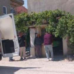 Şizofren hastası, annesini defalarca bıçakladıktan sonra boğazını keserek öldürdü
