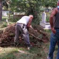 Mezarlıkta gömülü halde bulundu, ekipleri harekete geçirdi! Dünya savaşında kullanılmış!