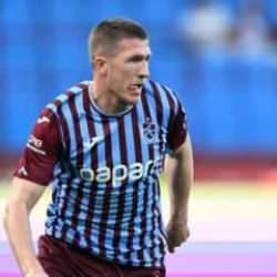 Trabzonspor'un yıldızından sürpriz imza! Kamptan ayrıldı