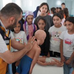 Uşak'ta 'Sağlıklı Çocuk Yaz Okulu' uygulaması: Sağlık, eğitim, spor el ele!