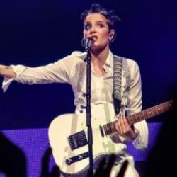 Şarkıcı Halsey'in İstanbul konseri ertelendi