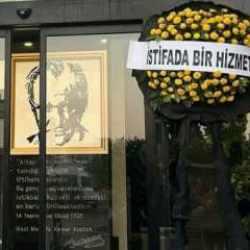 Süper Lig efsanesi zorda: Kapıya siyah çelenk bırakıldı