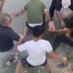 Trafik kazası sonrası ortalık meydan savaşına d&ouml;nd&uuml;! Korku dolu anlar kamerada