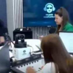 8,8'lik depreme radyo yayını sırasında yakalanan 3 kişi panikle stüdyoyu terk etti