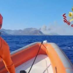 İtalya alev alev yanıyor! 102 kişi deniz yoluyla tahliye edildi