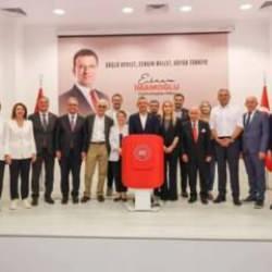 Atatürk'ün posterini kaldırıp İmamoğlu'nun resmini astılar! "Her yerden kaldırıyorlar"