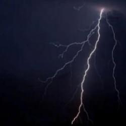 Denizli'de yıldırım isabet eden kişi hayatını kaybetti