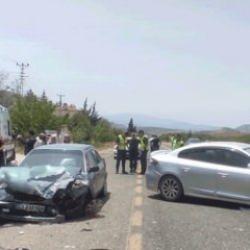 Elazığ'da iki otomobil çarpıştı! Yaralılar var