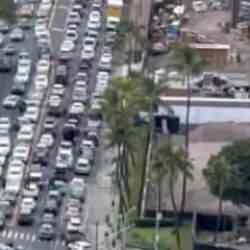 Hawaii'de kaçış trafiği: Tsunami trafiği felç etti