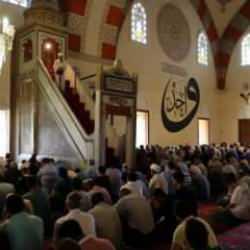 Hem cahiller hem c&uuml;retkar! İslam'ın h&uuml;k&uuml;mlerini "skandal fetva" diyerek hedef aldılar