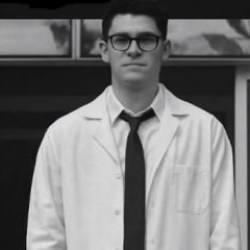 İnt&ouml;rn doktor kalbine yenik d&uuml;şt&uuml;!