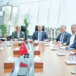 İş dünyası: 'Memurun işsiz eşi yeşil pasaport alırken bize vize bile yok'