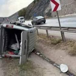 Kırıkkale'de hafif ticari araç devrildi; 1 ölü, 1 yaralı