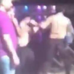 Mahalle bekçileri ile bir grubun yumruklu kavgası kamerada