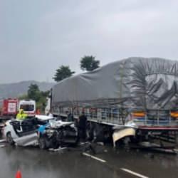 Ordu'da otomobil tıra arkadan çarptı: 1 ölü, 2 yaralı!