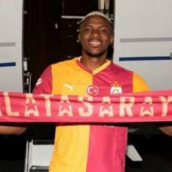 Orkun Kökçü tahtını kaybetti! Osimhen, açık ara Türk futbol tarihine geçti