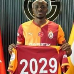 Osimhen resmen Galatasaray'da! Maliyeti açıklandı